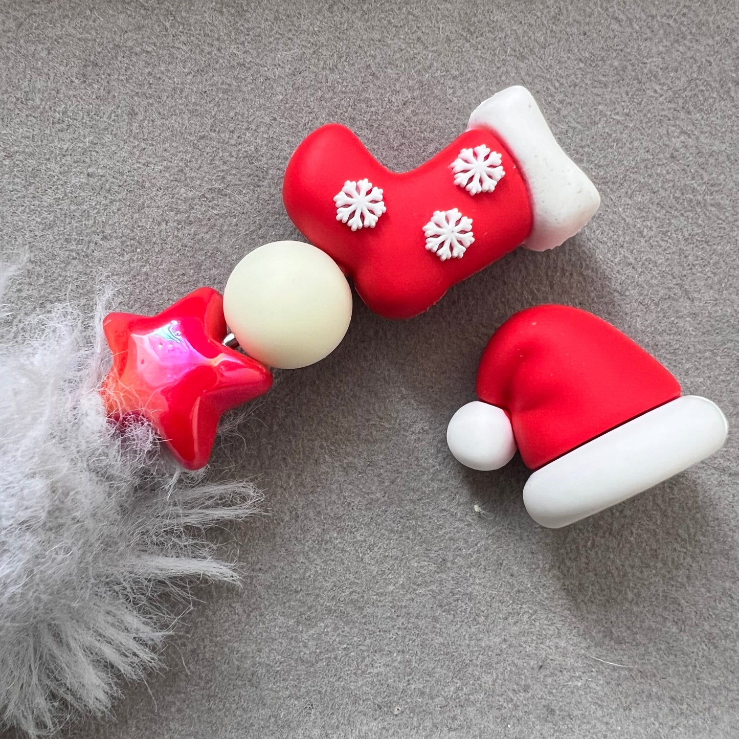 [SHB354] Santa Hat & Boot Silicone bead 2pcs on of each.
