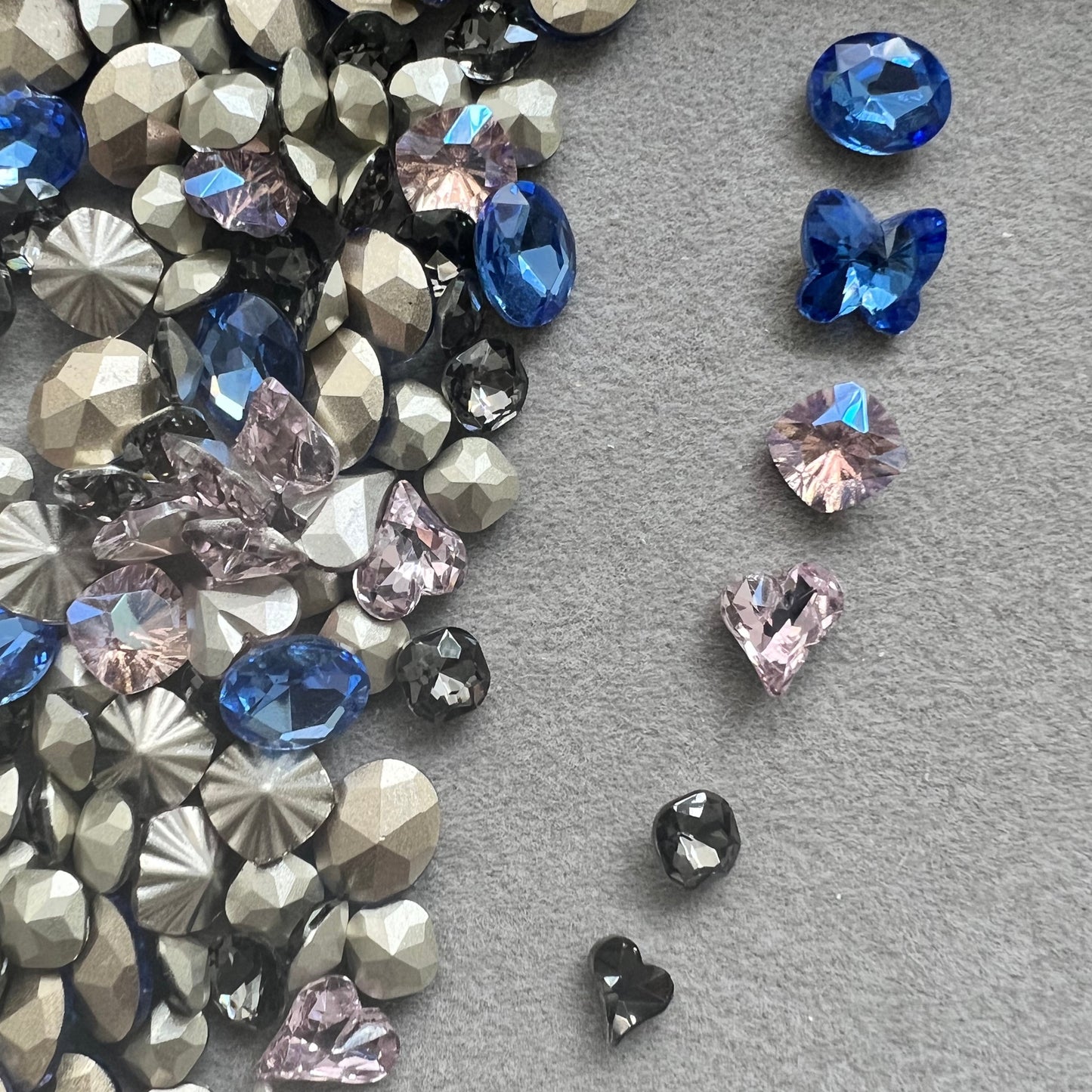 [TM708] Pinky, Bluey meets Jo Black K9 Glass diamonds (1tiny glass jar)