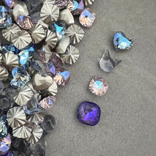 [KT937] Kat in Blue Purple Glass Diamond.