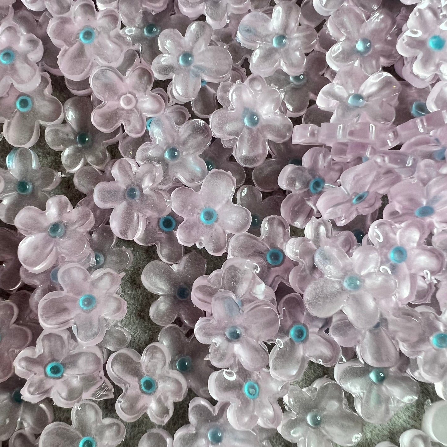 [F5678] Pink & Blue Resin Flowers (50 pieces)